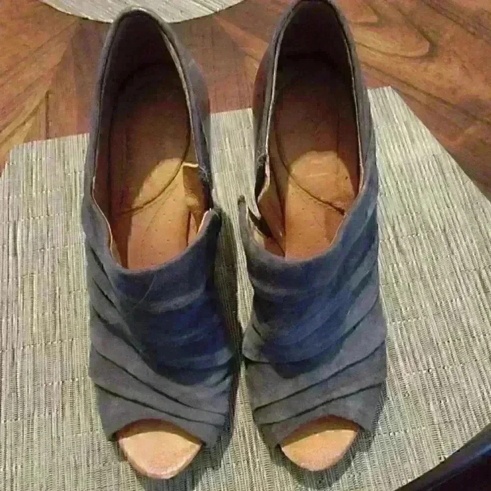 Naya Wedge Sandals